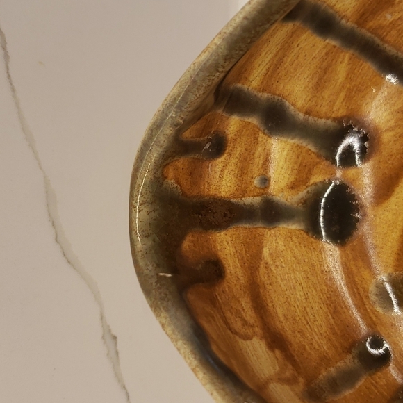 BOWL Ornate brown triangle shaped bowl pottery SAHER 09 on bottom decorative - Picture 4 of 11